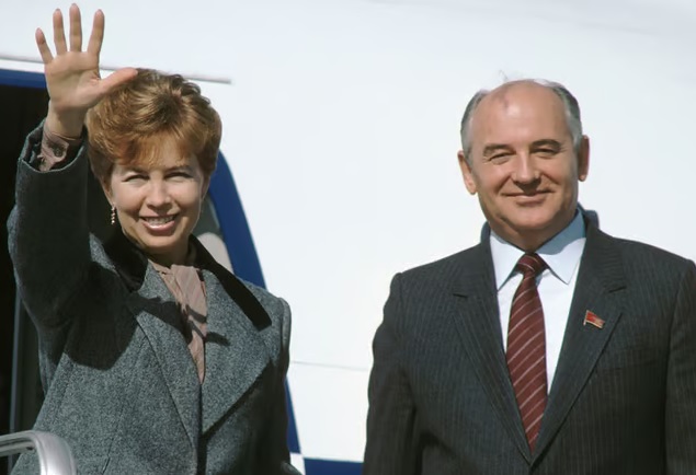 Mikhail Gorbachev with his wife Raisa Gorbachev